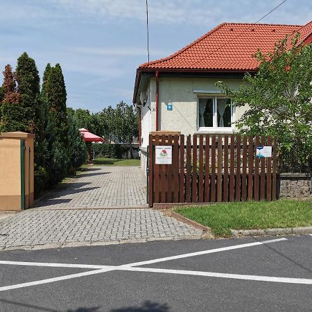 Glazer Szallas Tapolca Exterior photo